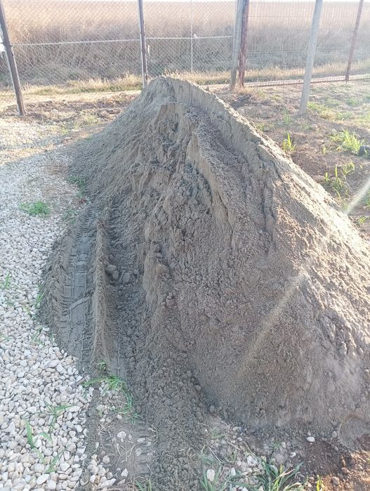 Nisip, pietriș, piatra alba vânătă cap de miel 5 t basculabil trilater