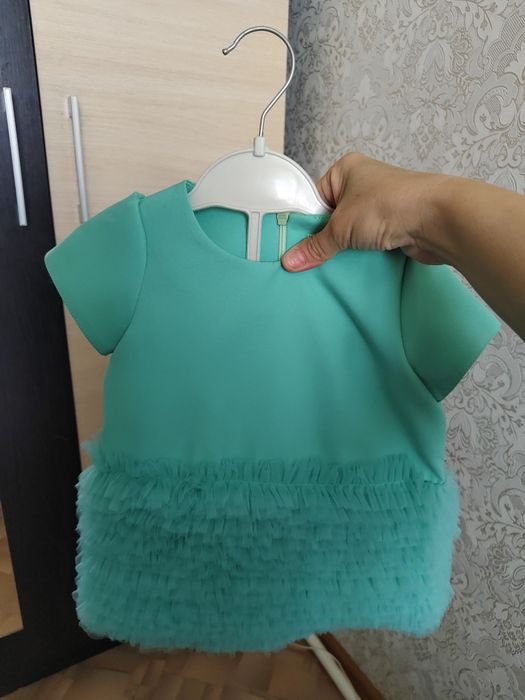 Продам платье на 1 годик, салатового цвета , очень красиво смотрится.