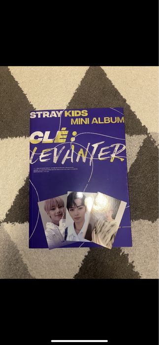 Stray kids album CLE LEVANTER