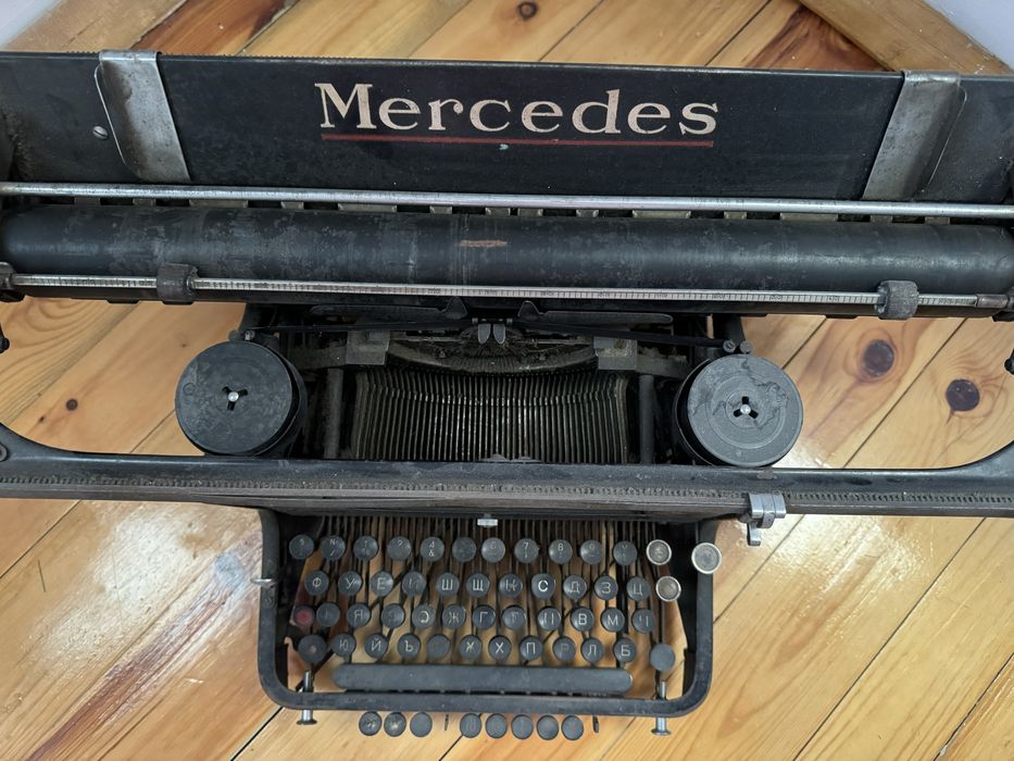 Ретро пишеща машина Mercedes