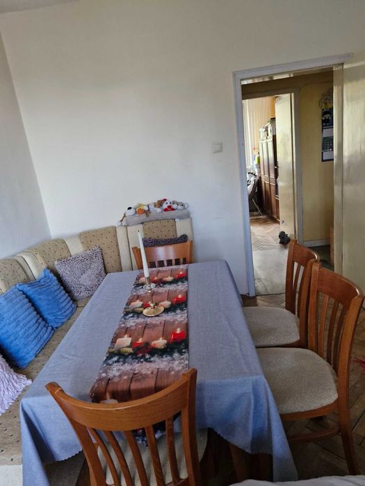 Трапезни столове