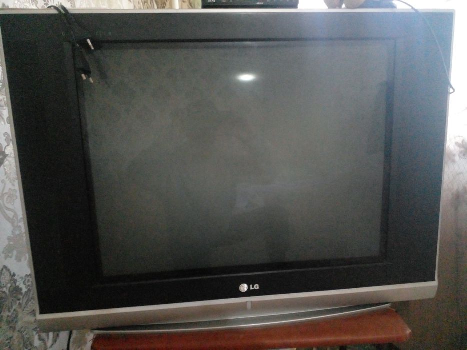 Срочно продам телевизор большой