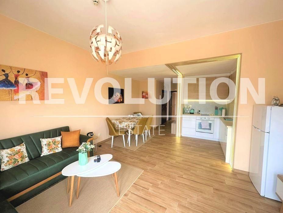 Двустаен апартамент в района на Св.Св. Константин и Елена!