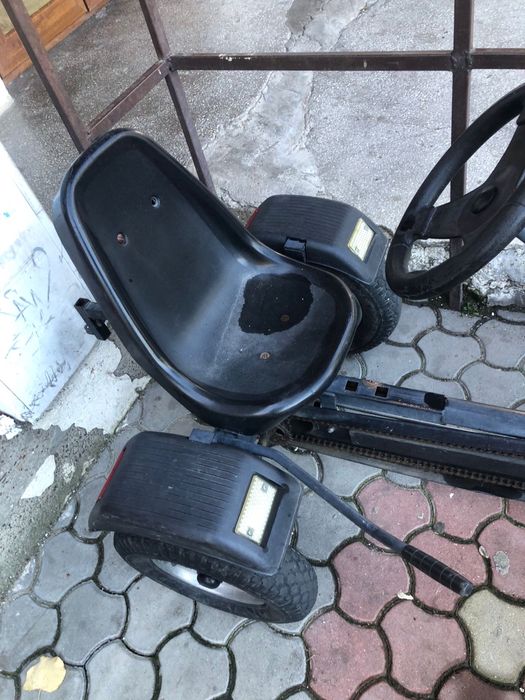 Kart cu pedale negru