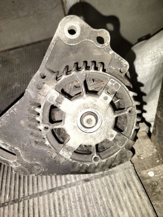 Продам генератор Valeo 70A