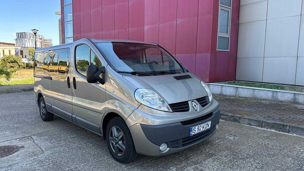 Renault Trafic Passenger, fab. 2013, motorizare 2.0/115 cp, 8+1 loc
