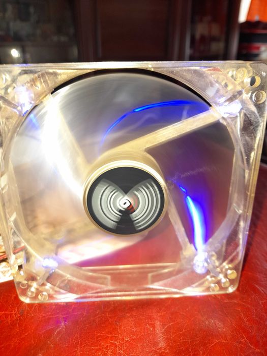 Cooler pc cu leduri albastre