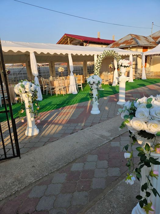 Corturi de închiriat