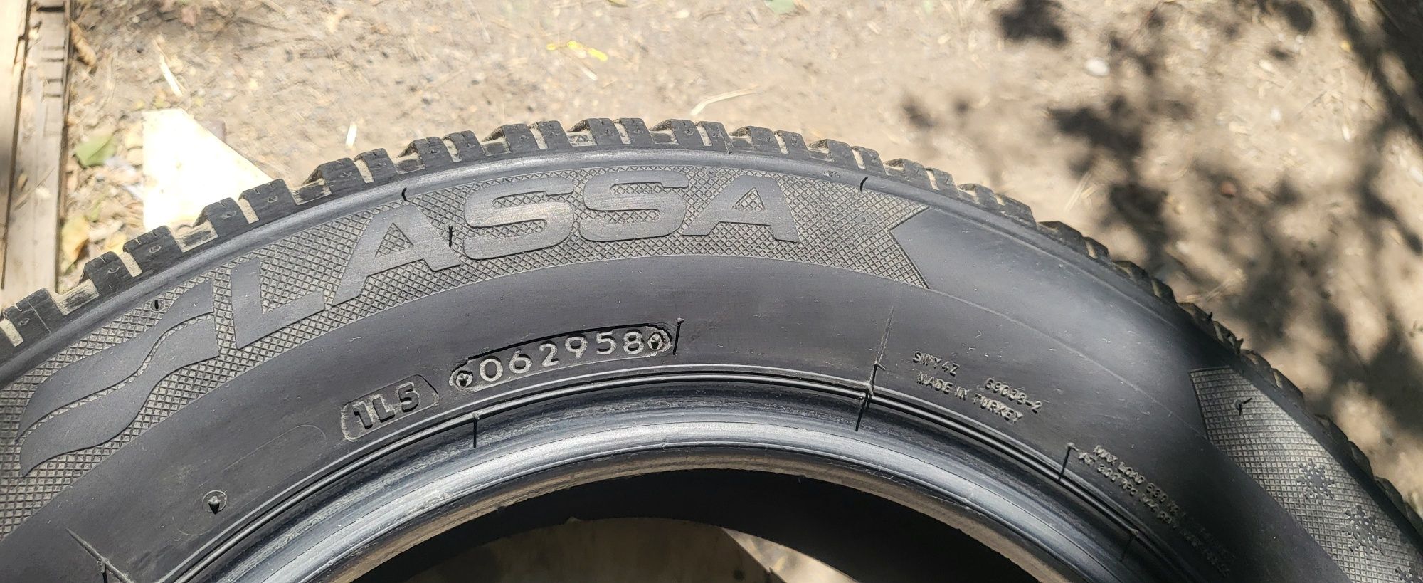 Продается комплект зимних шин 185/65/R14