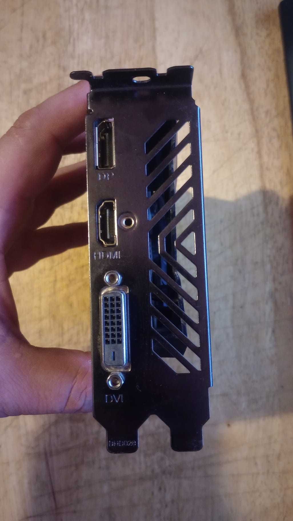 placa video GTX 1050  2GB DDR5
