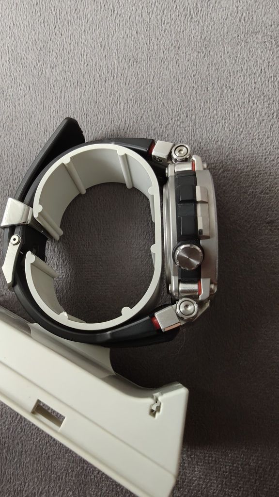 Casio G-Shock MTG-B1000-1AER
