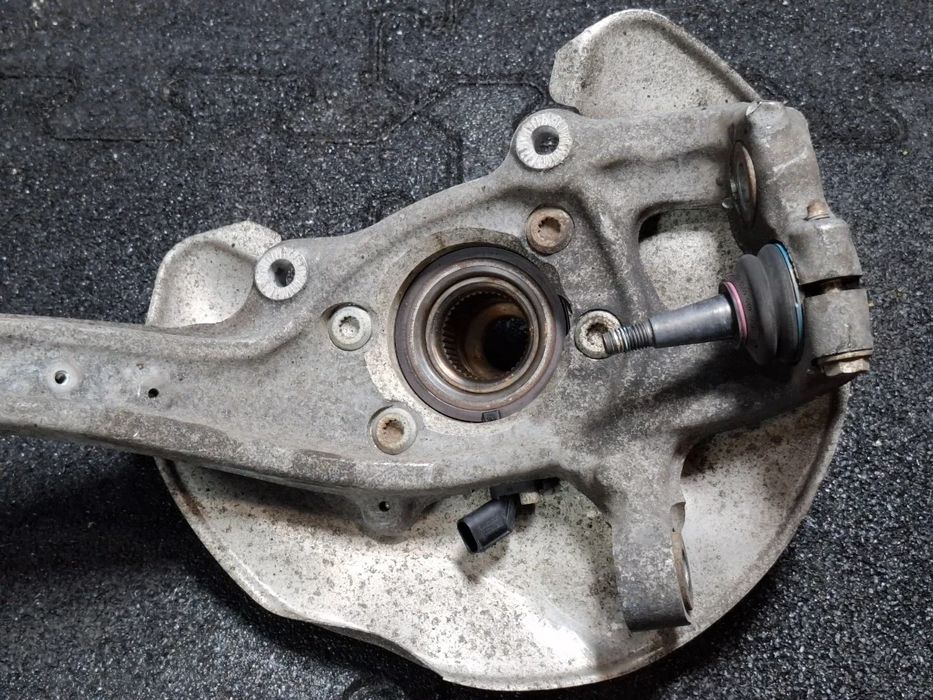 Fuzeta dreapta fata AUDI A4 IV Avant 8K5, B8 2007 - 20152.0 TDI CAGA,