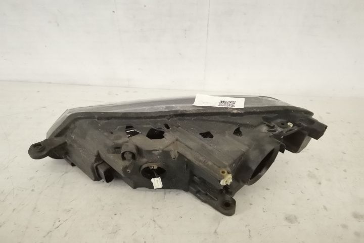 Фар Дясно Оригинален Ксенон Адаптивен Повреден Шкода Суперб 3 / Skoda