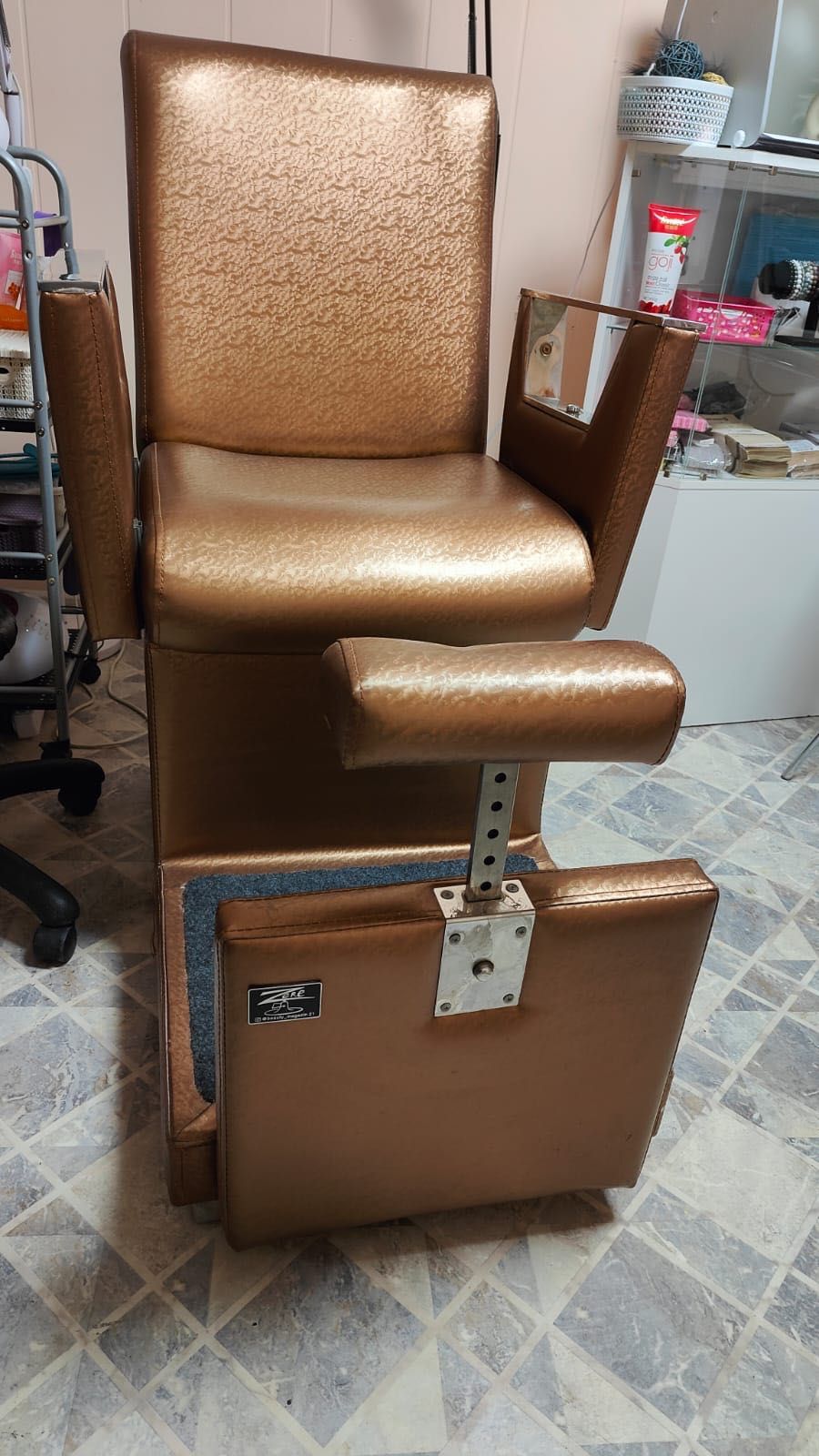 Продам педикюрное кресло