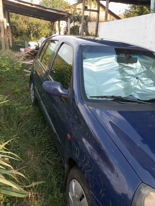 Vand Renault Clio 1.2 benzina an 2002 consum redus