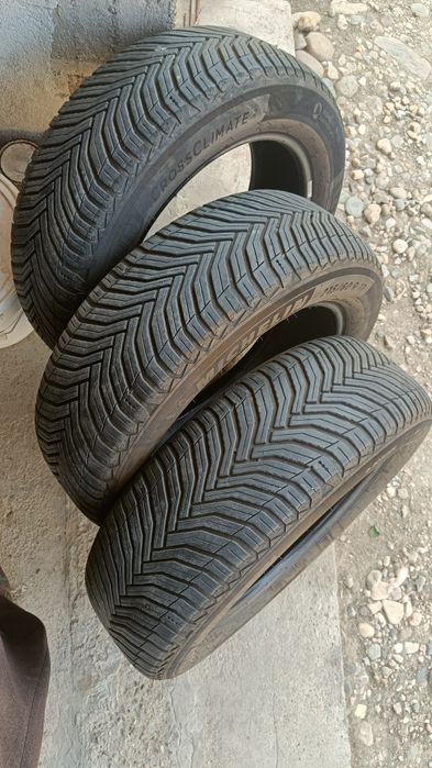 Vând 2 anvelope allseasson Michelin Crissclimate 2 215/6017 -Duster2