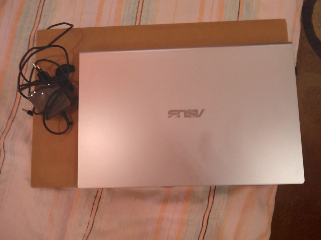 Laptop Asus 15 FHD I3