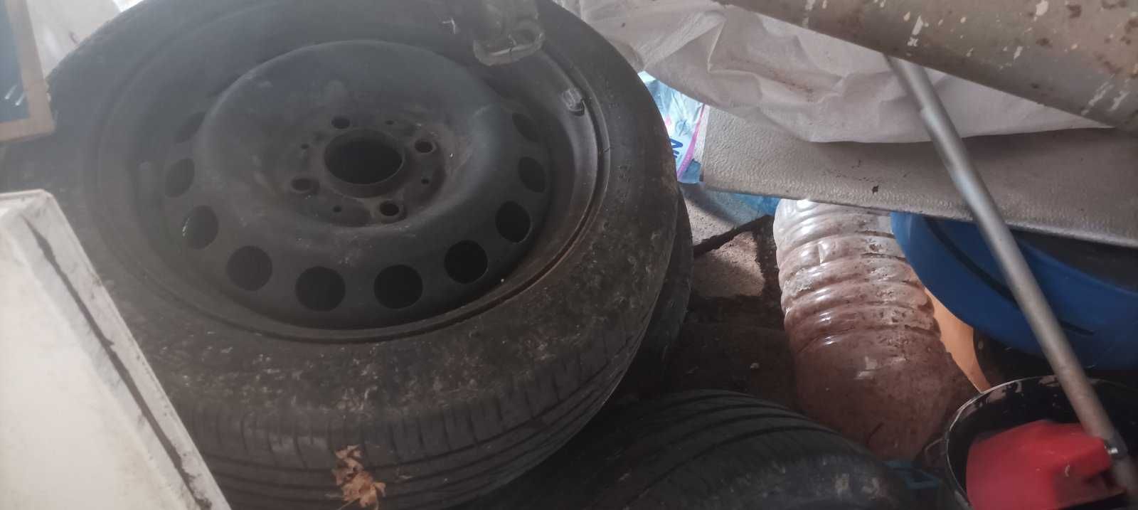 гуми Bridgestone  R 17" 235/55/17 всесозонни за SUV и 15 цола  Lassa