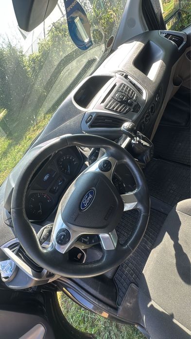 Ford custom vanzare sau schimb cu cu pamant in oras