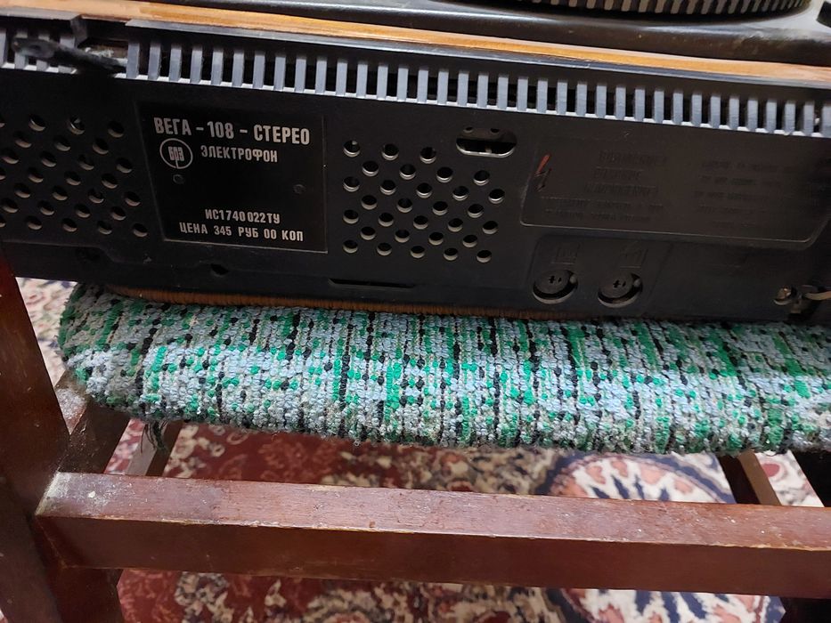 Проигрователь с калонками Вега 108