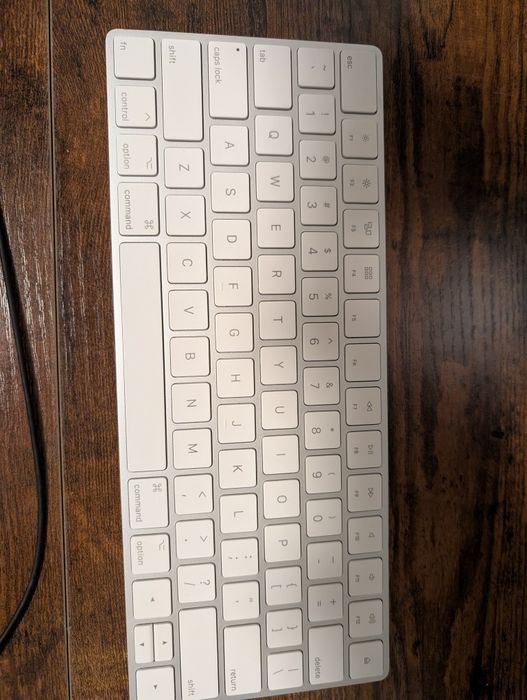 Apple Magic Keyboard A1644, stare impecabilă, cutie + cablu