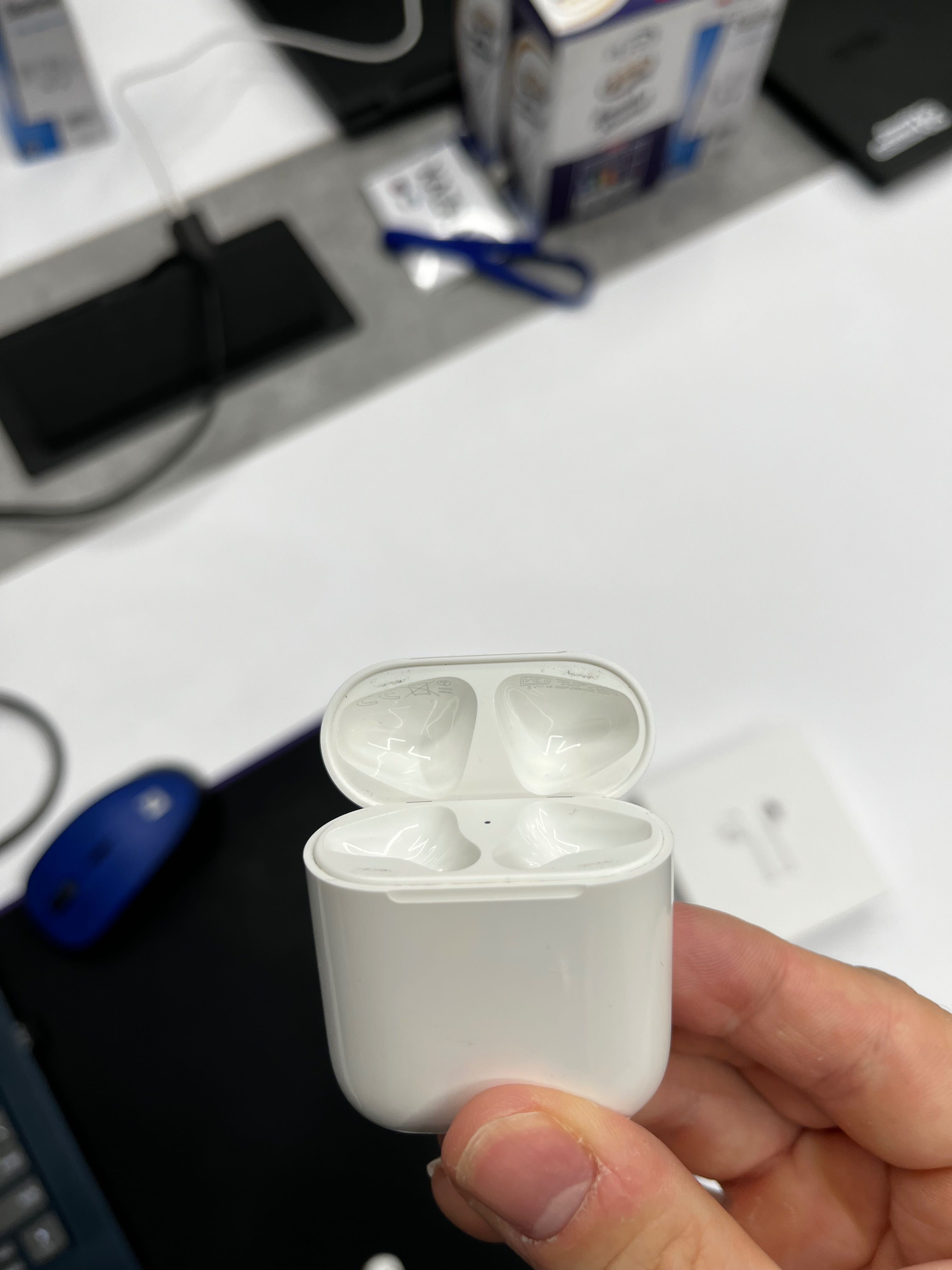 Apple AirPods  2