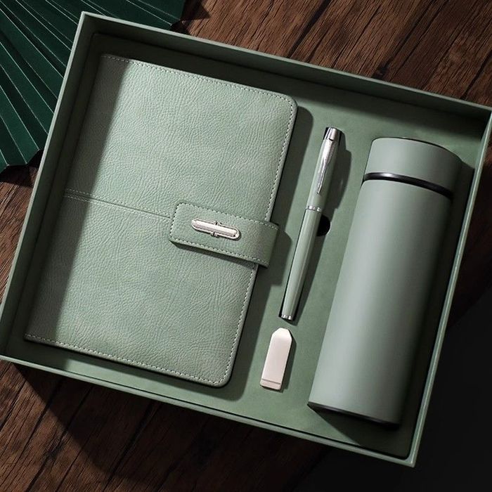 Набор за 2500тг для подарка на нг