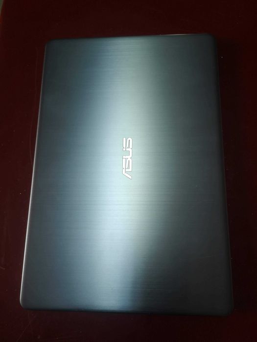 Продавам ASUS Vivobook S15, Intel i5-8250u, 16 ram, Nvidia 940MX, 1TB