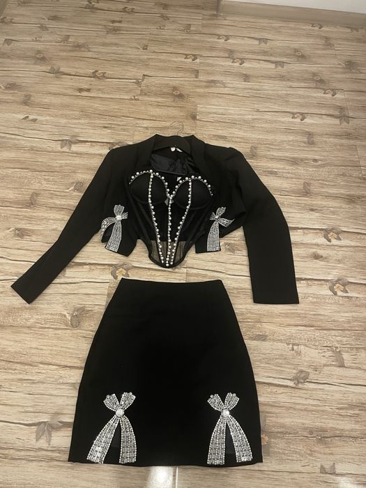 Compleu top fusta si sacou