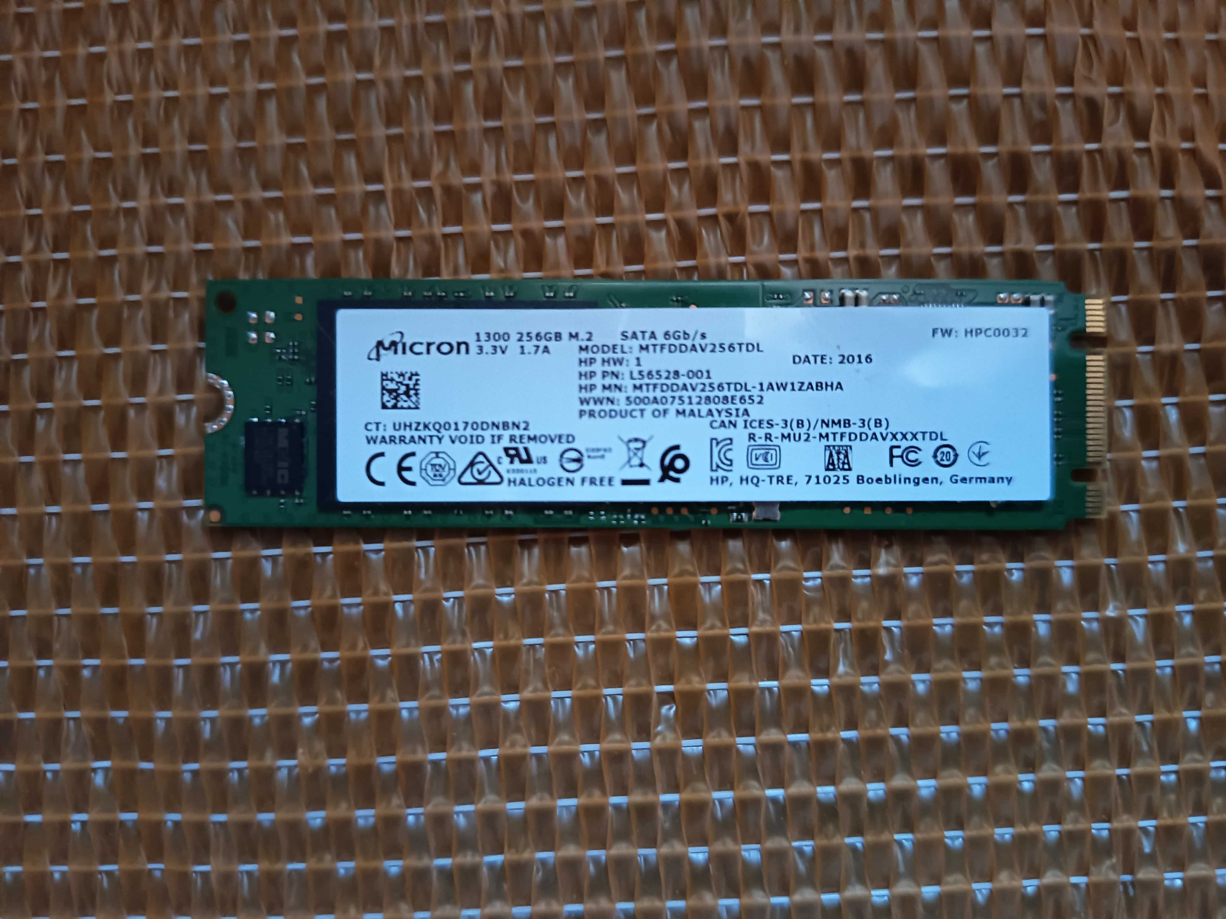 SSD Micron 1300, de 256gb  sata 3, pe M2, plus win 10 pro x64 pe el