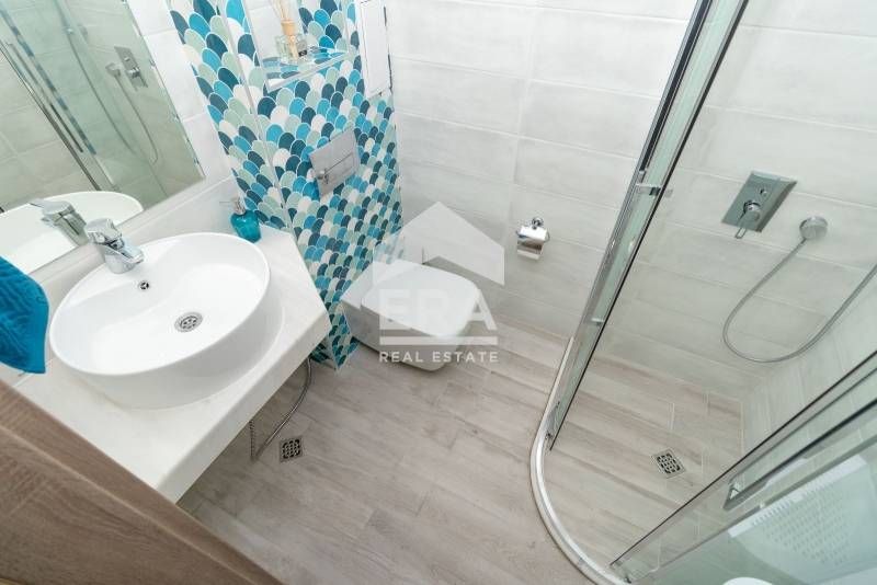 Двустаен, луксозно обзаведен апартамент под наем, с подземно паркомяст