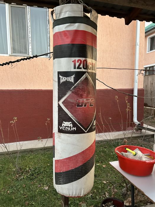 Продам боксерскую грушу в отличном состоянии