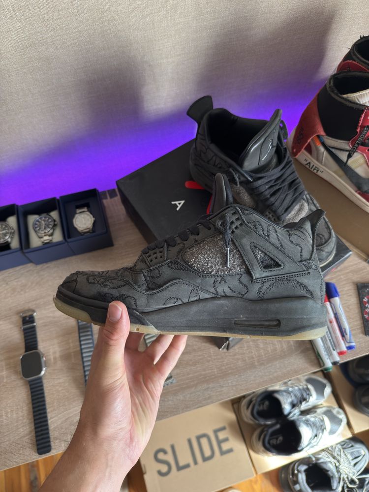 Air Jordan 4 kaws