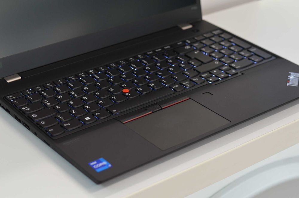 Lenovo ThinkPad P15s-Intel Core i7-1165G7 / 32GB RAM DDR4 / 512GB SSD