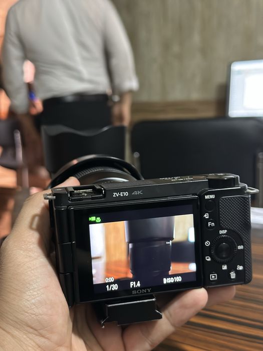 Sony ZV E-10 kit mobilograflar uchun yangi bosqich