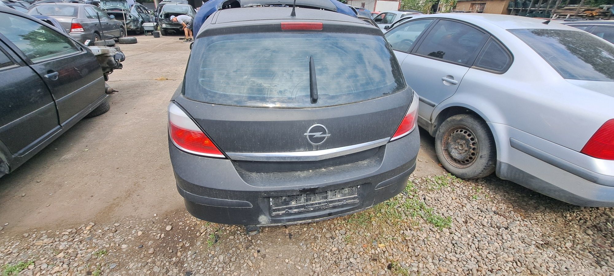 Dezmembrez Opel Astra H 1.6 B 2006