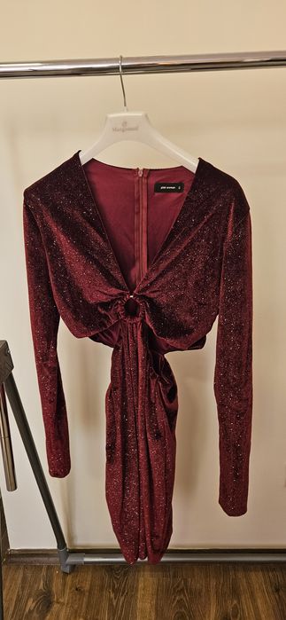 Елегантни празнични рокли в червено