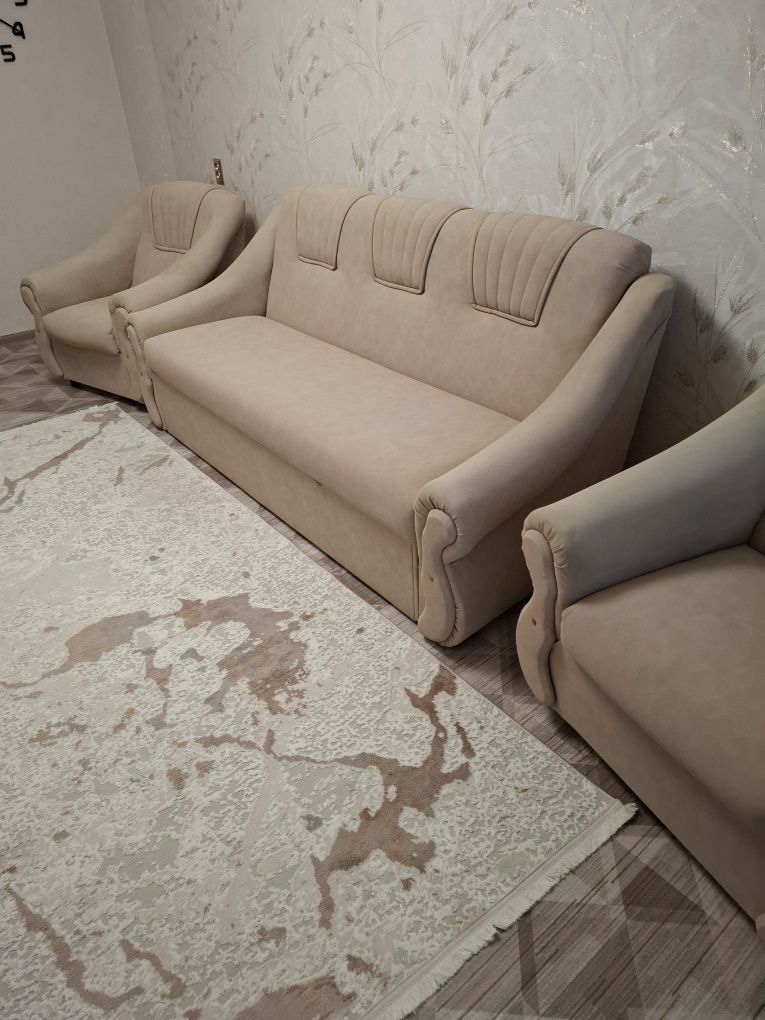 Раскладной диван с креслами