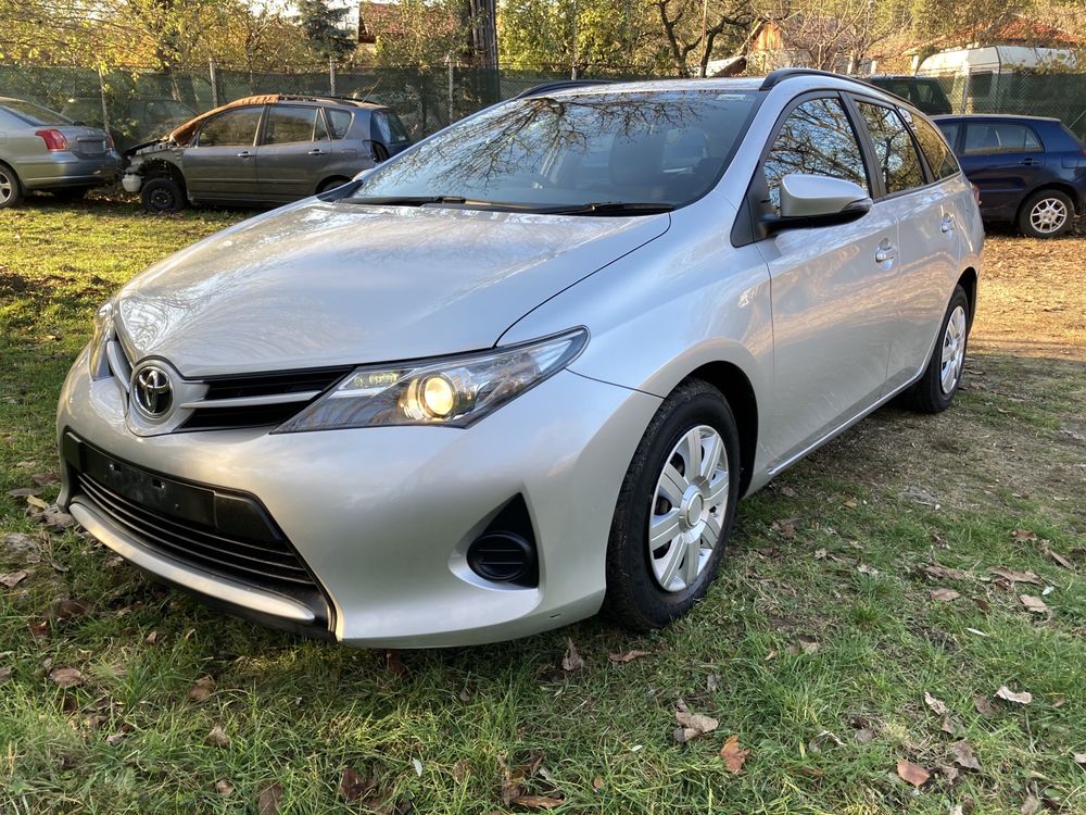 Тойота Аурис//Toyota Auris 1.4D4D 90кс 12-15г/ НА ЧАСТИ/