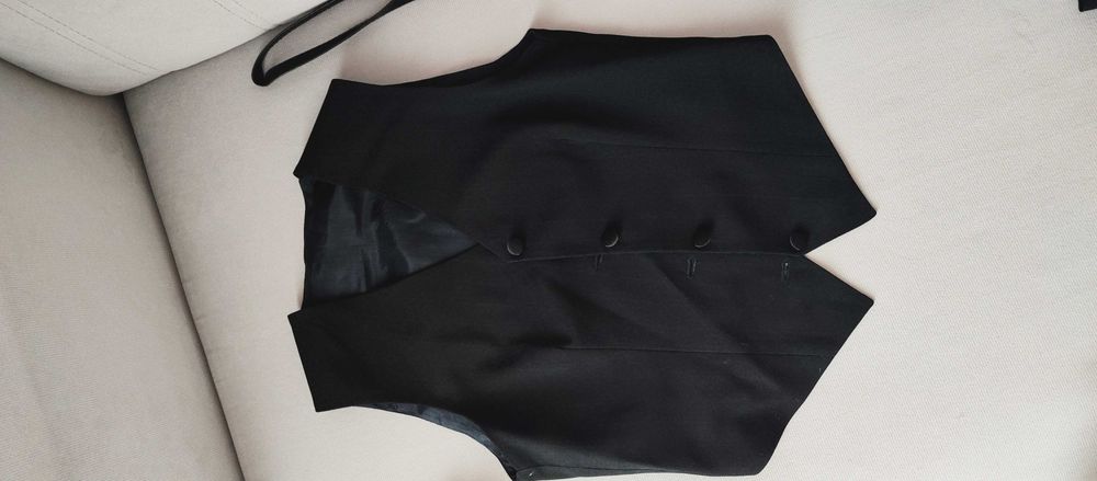 Подарявам два дамски костюма