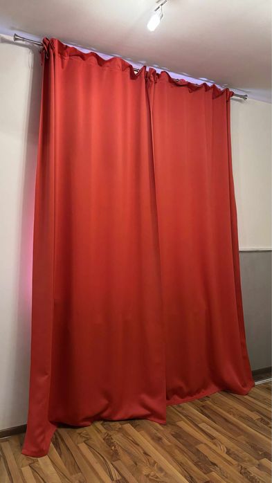 De vanzare draperii rosii