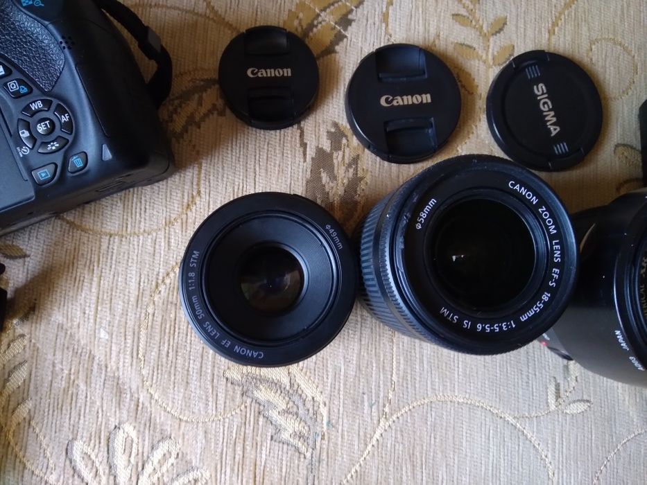 Предлага се фотокамера Canon 700D