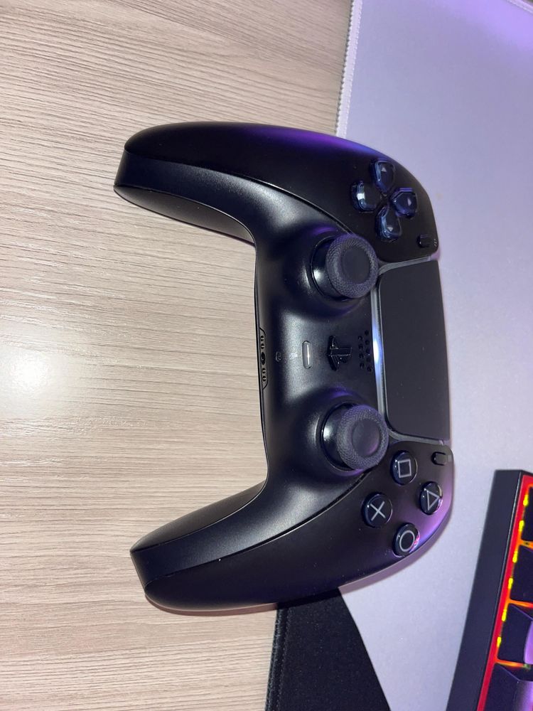 Продам playstation 5 торг имеется