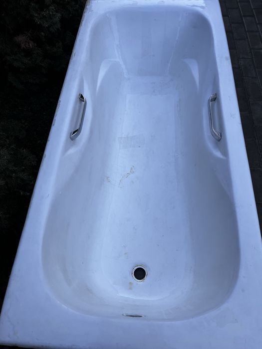 Продамм ванну чугунную
