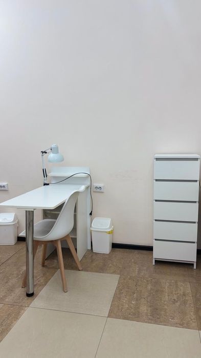 Сдам место для мастера маникюра и педикюра