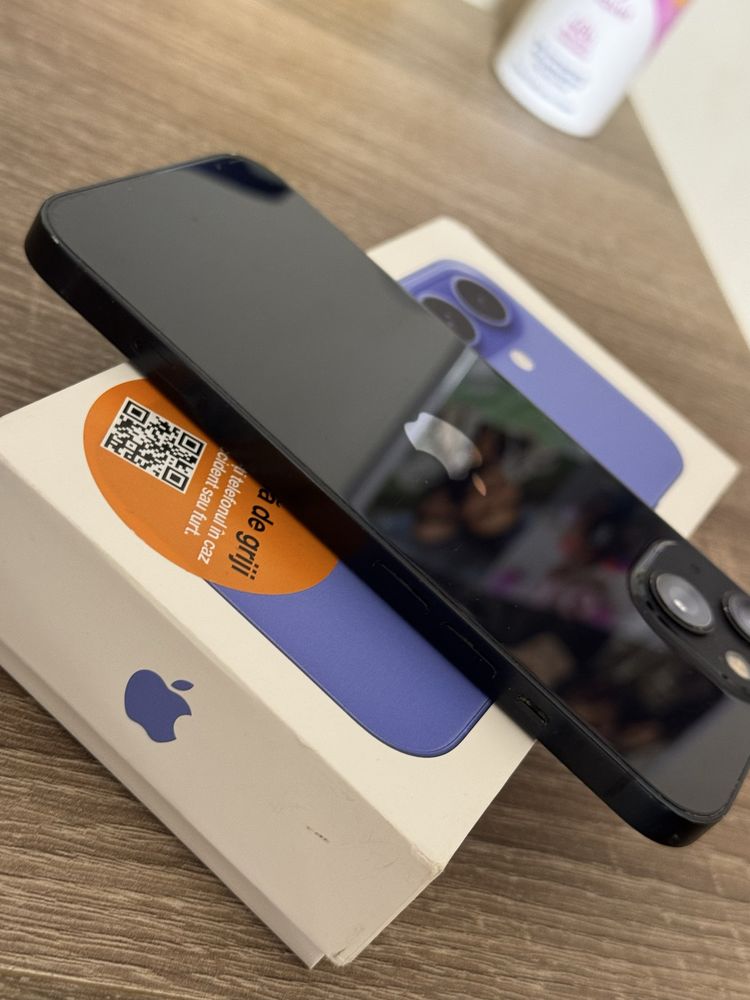 Vand Iphone 13  detalii mai jos