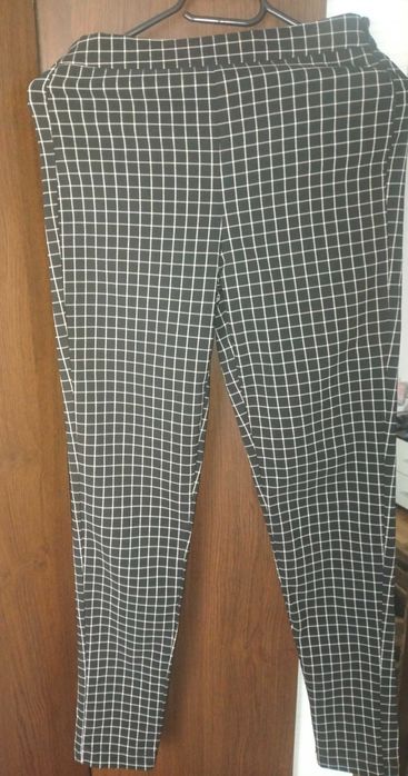 Pantaloni treggings în carouri