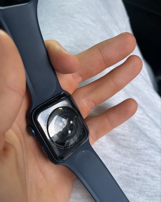 • Vând Apple Watch 6 44mm Aluminium GPS + LTE (Cellular)