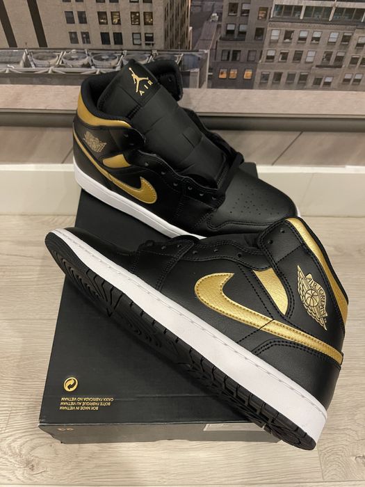 Jordan 1 Mid Black Metallic Gold