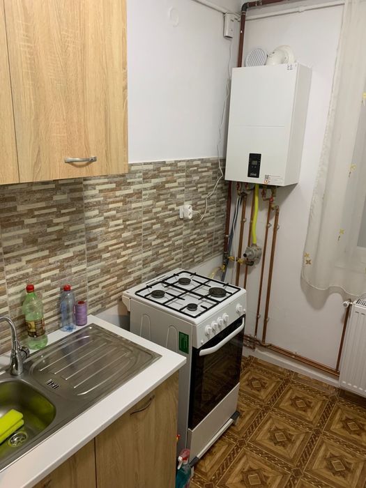 Inchiriez apartament 3 camere zona Craiovei